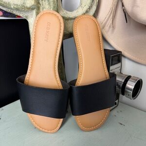 Old Navy | black slide sandals | 8